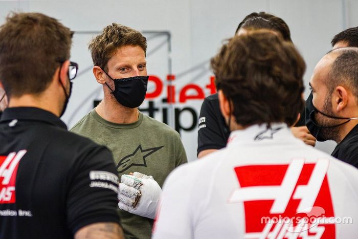 Romain Grosjean, Haas F1 regresa al garaje después de su accidente