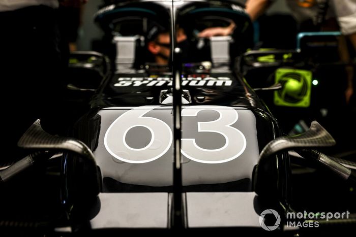 El monoplaza de George Russell, Mercedes F1 W11 en el garaje