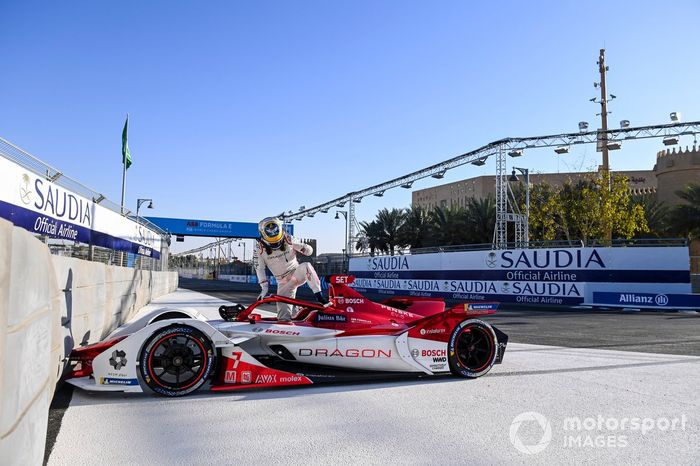 Sergio Sette Camara, Dragon Penske Autosport, Penske EV-4, climbs out of his car
