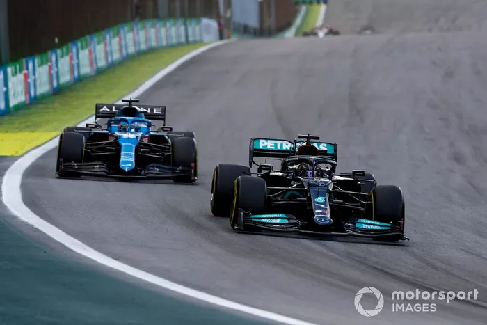 Lewis Hamilton, Mercedes W12, Fernando Alonso, Alpine A521