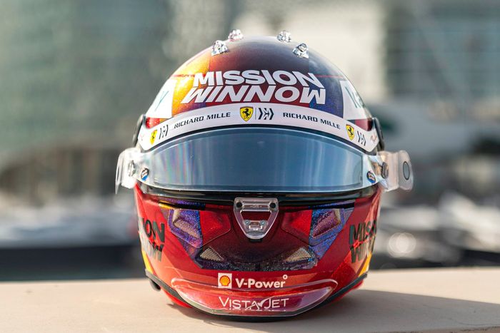 Casco de Carlos Sainz Jr., Ferrari