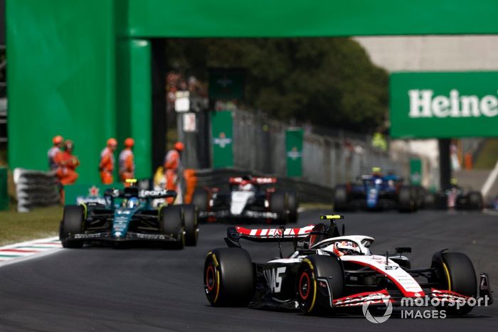 Nico Hulkenberg, Haas VF-23, Fernando Alonso, Aston Martin AMR23