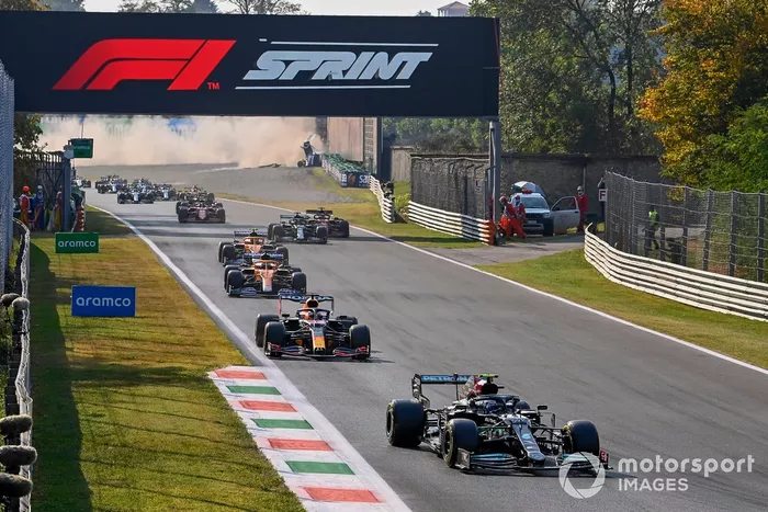 Valtteri Bottas, Mercedes W12, Max Verstappen, Red Bull Racing RB16B, Daniel Ricciardo, McLaren MCL35M