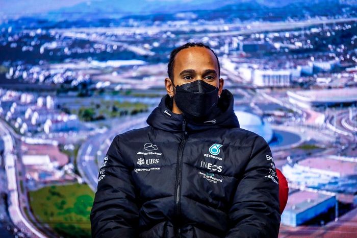 Lewis Hamilton, Mercedes en la rueda de prensa