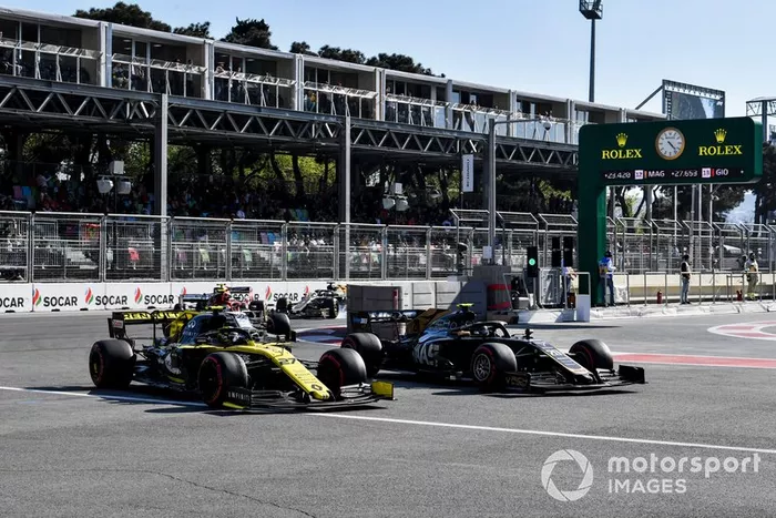 Nico Hulkenberg, Renault R.S. 19 y Kevin Magnussen, Haas F1 Team VF-19