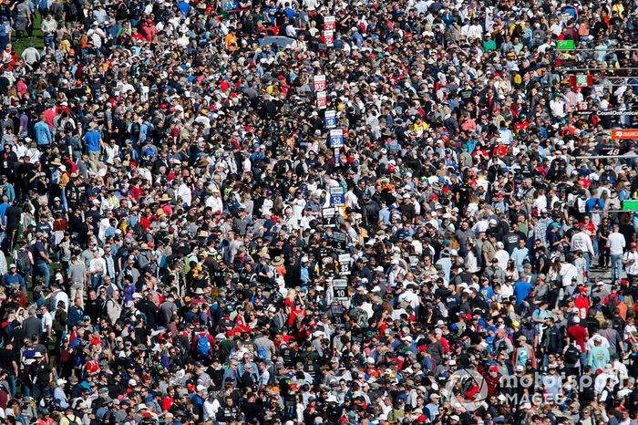 Fan walk, grid, fans