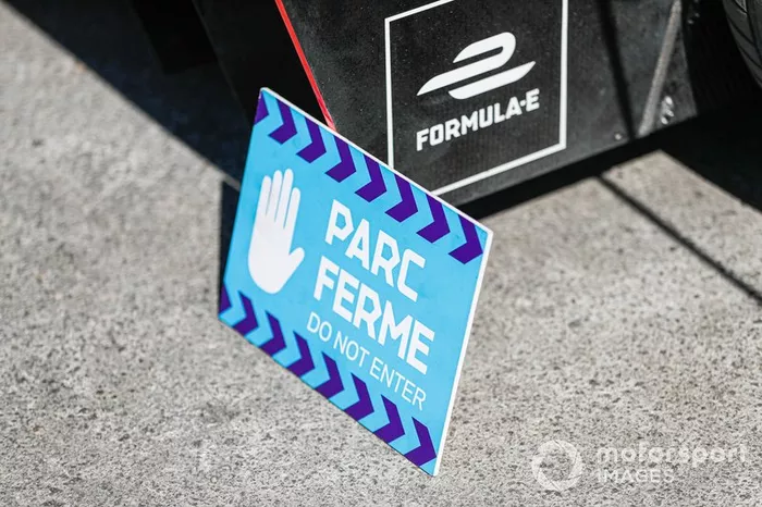 Letrero de Parc ferme 
