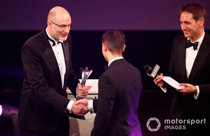 Luke Dardis recibe el Premio Williams al Ingeniero del Futuro