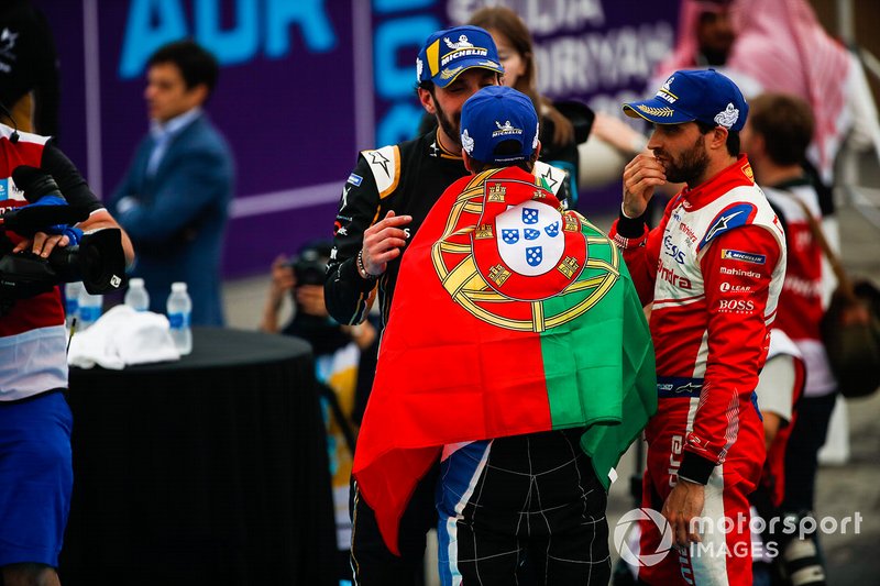 Winner Antonio Felix da Costa, BMW I Andretti Motorsports chats with second position Jean-Eric Vergne, DS TECHEETAH, third position Jérôme d'Ambrosio, Mahindra Racing in parc ferme