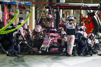 Sergio Perez, Racing Point Force India VJM11, makes a pit stop
