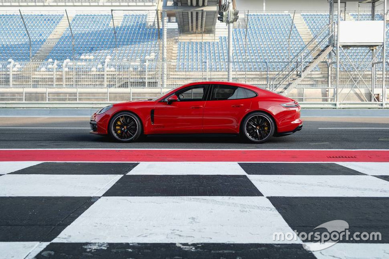 Porsche Panamera GTS 2019 року