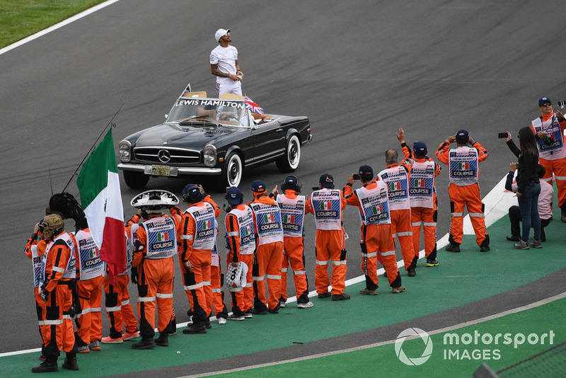 Lewis Hamilton, Mercedes AMG F1 en el desfile de pilotos