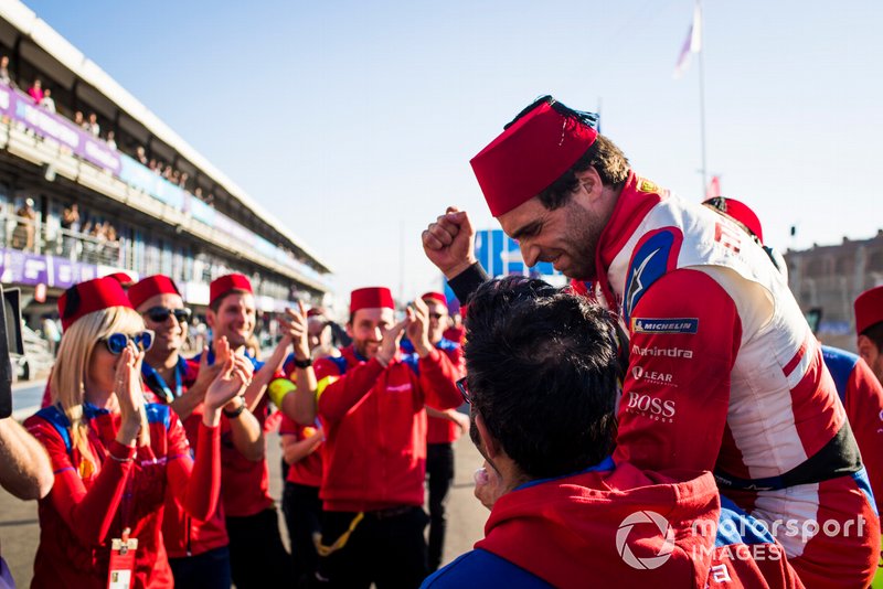 Jérôme d'Ambrosio, Mahindra Racing, celebra su victoria con el equipo Mahindra Racing