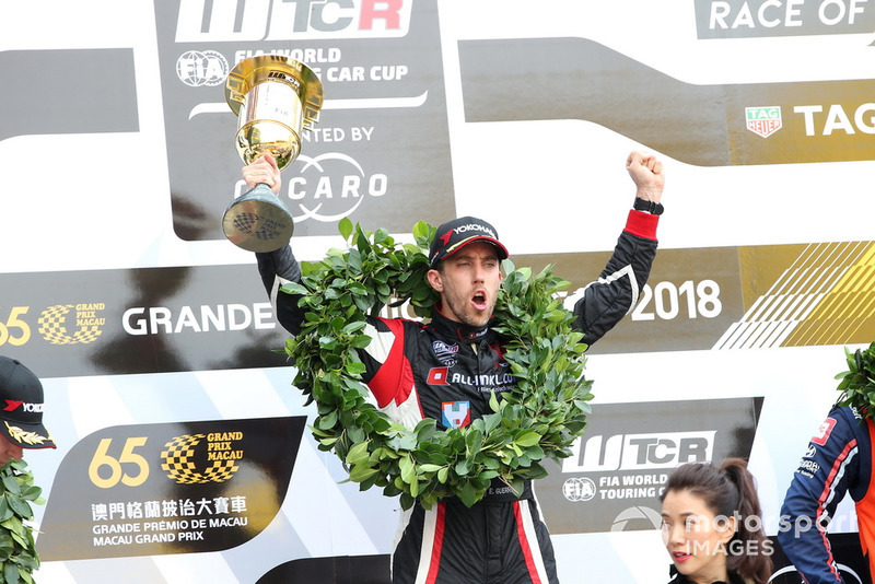 Podio: il vincitore della gara Esteban Guerrieri, ALL-INKL.COM Münnich Motorsport Honda Civic Type R TCR