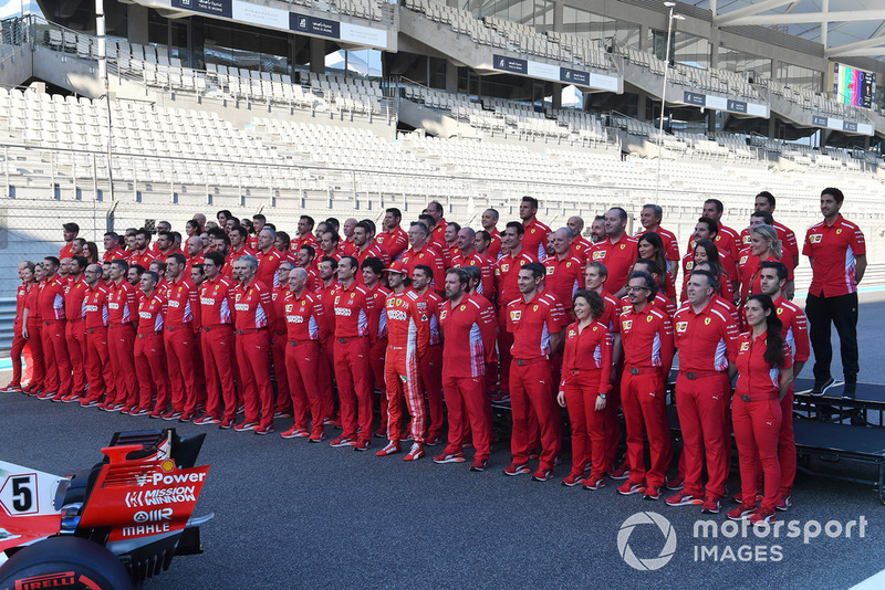 Foto di gruppo del team Ferrari
