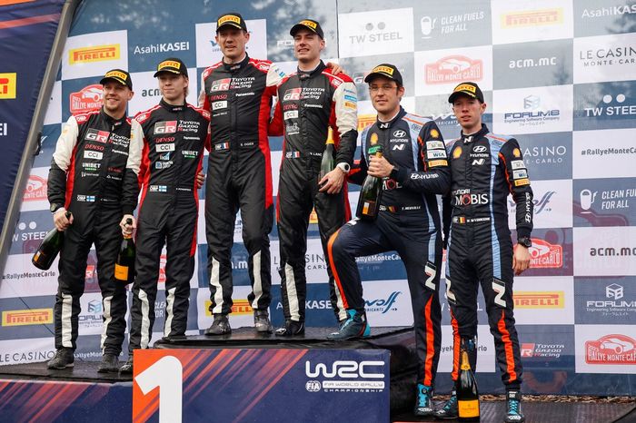 Podio: ganadores Sébastien Ogier, Vincent Landais, Toyota Gazoo Racing WRT Toyota GR Yaris Rally1, segundo puesto Kalle Rovanperä, Jonne Halttunen, Toyota Gazoo Racing WRT Toyota GR Yaris Rally1, tercer puesto Kalle Rovanperä, Jonne Halttunen, Toyota Gazoo Racing WRT Toyota GR Yaris Rally1.