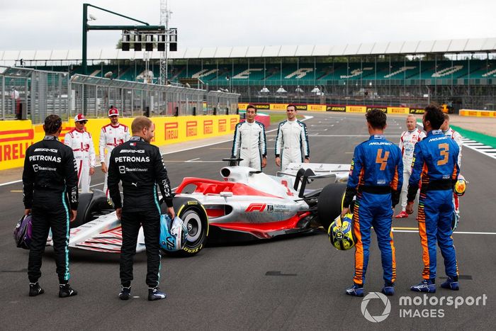 El evento de lanzamiento del coche de Fórmula 1 de 2022 en la parrilla de Silverstone