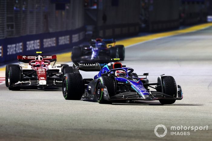 Nicholas Latifi, Williams FW44, Zhou Guanyu, Alfa Romeo C42, Alex Albon, Williams FW44