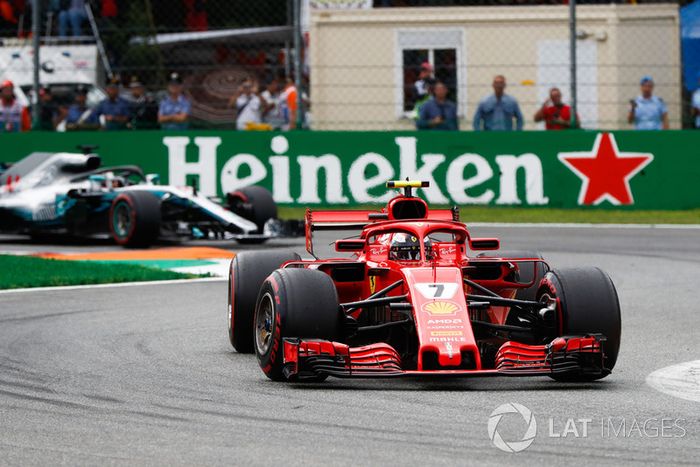 Kimi Raikkonen, Ferrari SF71H,  Lewis Hamilton, Mercedes AMG F1 W09