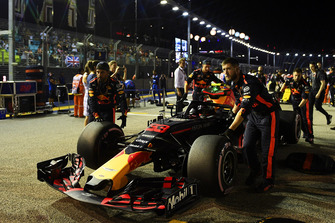 Max Verstappen, Red Bull Racing RB14 sur la grille