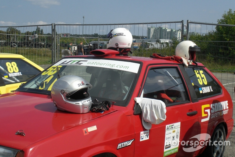 Шоломи пілотів команди SDrive