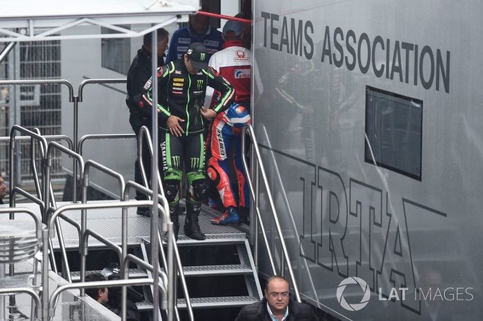 Johann Zarco, Monster Yamaha Tech 3 saliendo de la reunión de seguridad