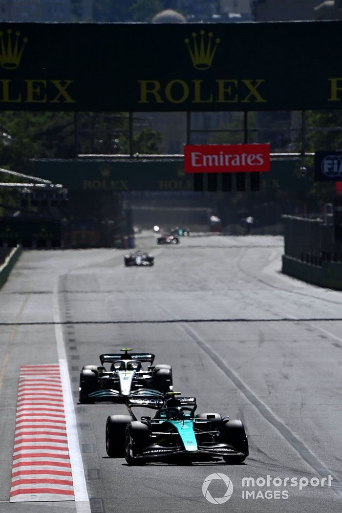 Sebastian Vettel, Aston Martin AMR22, Lewis Hamilton, Mercedes W13