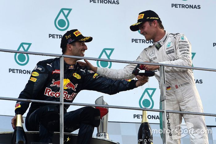 Podium: Ganador, Daniel Ricciardo, Red Bull Racing, tercero, Nico Rosberg, Mercedes AMG F1