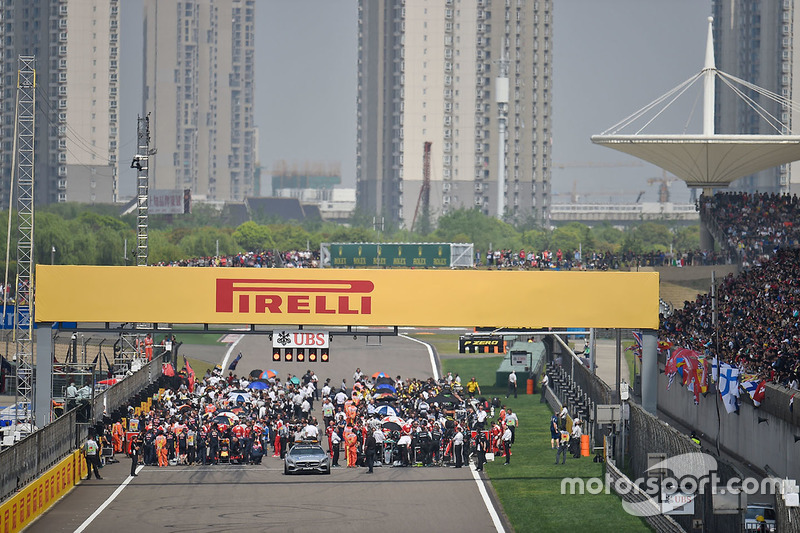 The grid before the start of the race