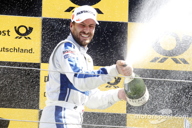 Podium: Gary Paffett, Mercedes-AMG Team ART, Mercedes-AMG C63 DTM with champagne