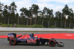 Карлос Сайнс-мол., Scuderia Toro Rosso STR11