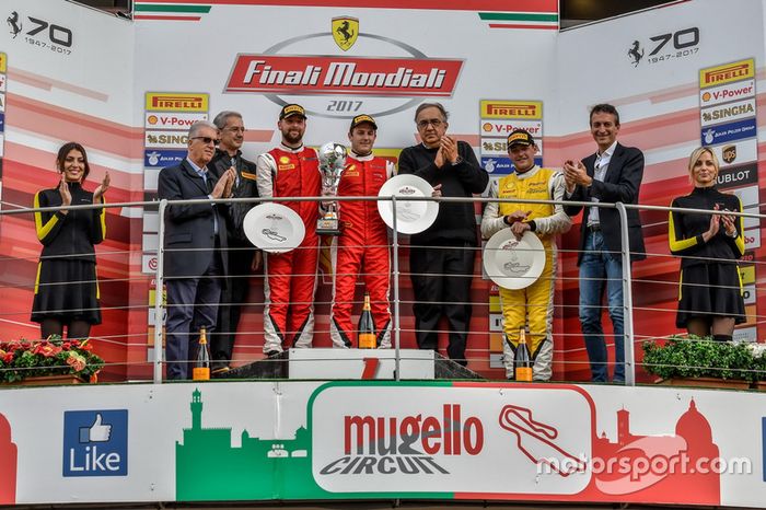 Podio del Trofeo Pirelli: Sergio Marchionne acompaña al ganador #8 Octane 126 Ferrari 488: Fabio Leimer