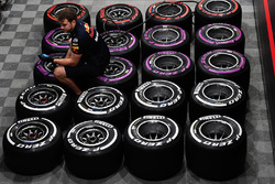 Meccanico Red Bull Racing e pneumatici Pirelli