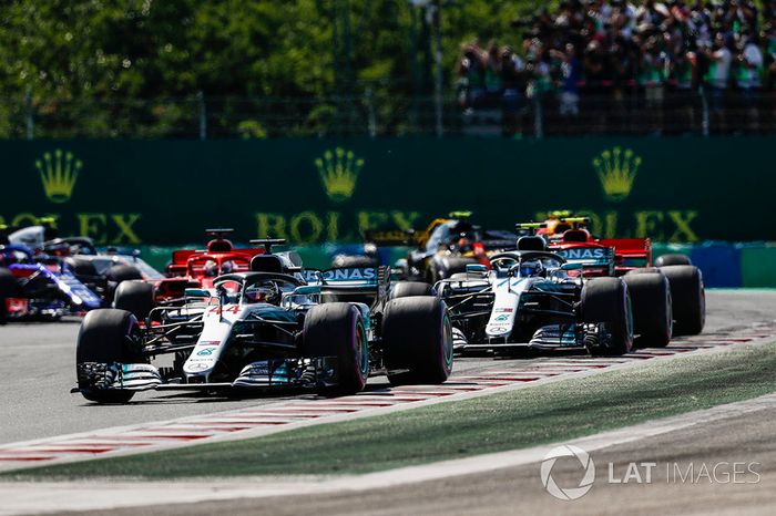 Lewis Hamilton, Mercedes AMG F1 W09 en la salida