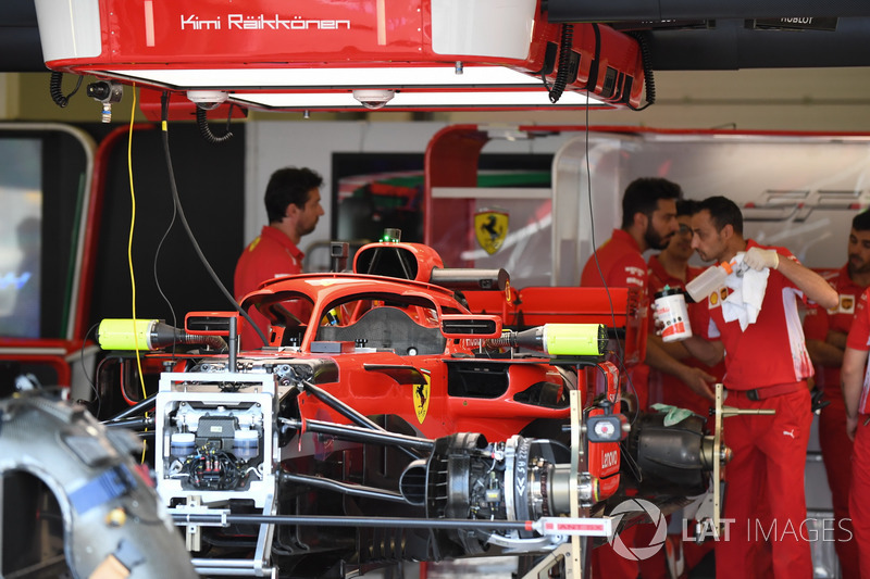 Ferrari SF71H nel garage