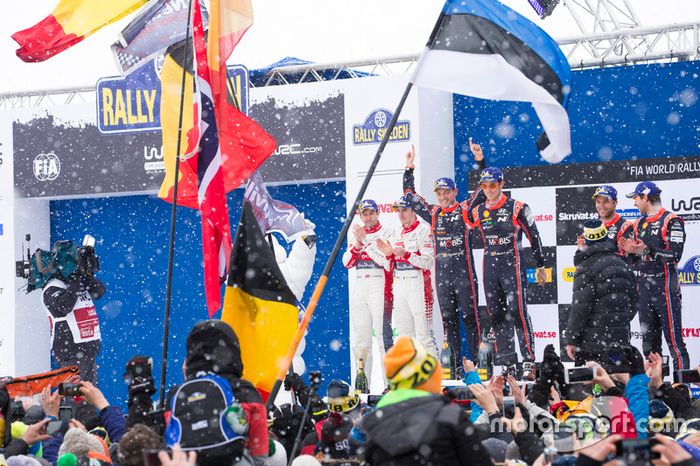 Podio: los ganadores del Rally de Suecia Thierry Neuville, Nicolas Gilsoul, Hyundai Motorsport, el segundo clasificao Craig Breen, Scott Martin, Citroën World Rally Team, y el tercero Andreas Mikkelsen, Anders Jäger, Hyundai Motorsport