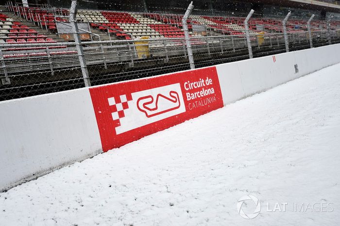 La nieve ha frenando el tercer día de test en Barcelona