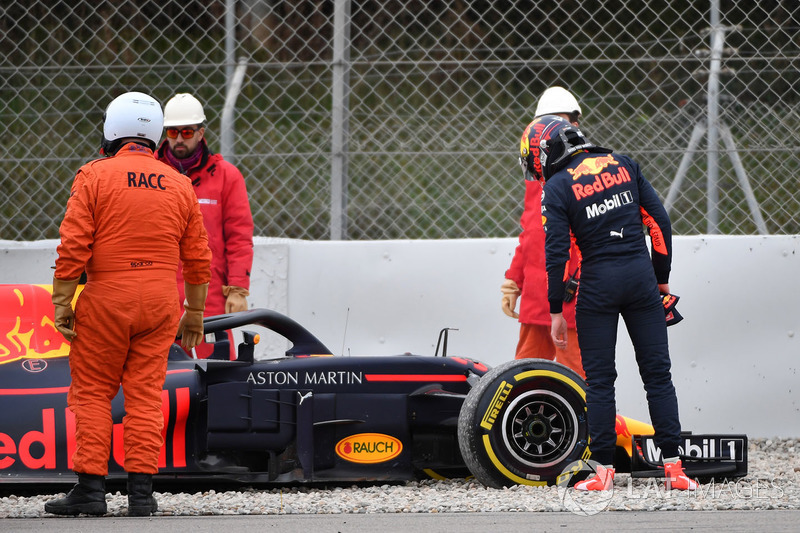 Max Verstappen, Red Bull Racing RB14 nella ghiaia