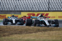 Lewis Hamilton, Mercedes AMG F1 W09, leads Valtteri Bottas, Mercedes AMG F1 W09, and Kimi Raikkonen, Ferrari SF71H