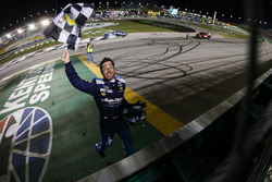 Martin Truex Jr., Furniture Row Racing, Toyota Camry Auto-Owners Insurance celebrates