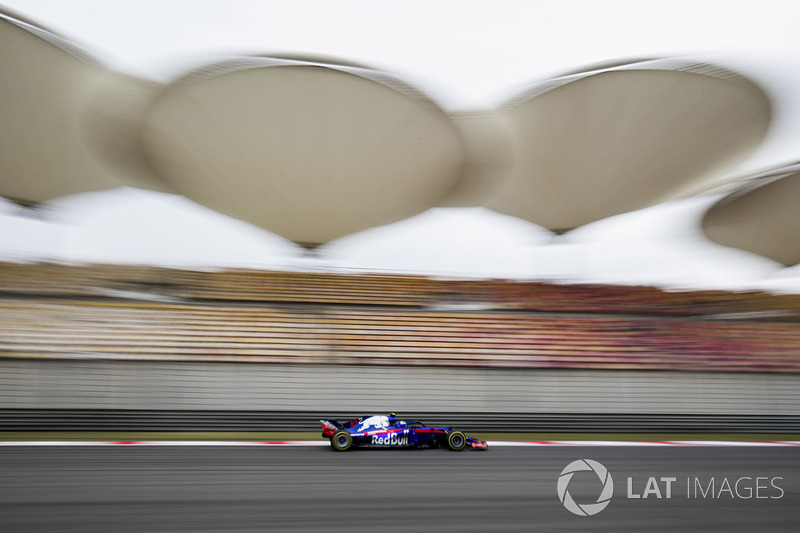 <img src="https://cdn-1.motorsport.com/static/custom/car-thumbs/F1_2018/TESTS/tororosso.png" alt="" width="250" /> Toro Rosso