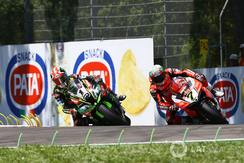 Jonathan Rea, Kawasaki Racing supera Chaz Davies, Aruba.it Racing-Ducati SBK Team