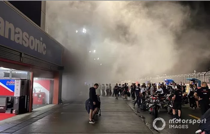 Le feu dans le stand de l'équipe Marc VDS
