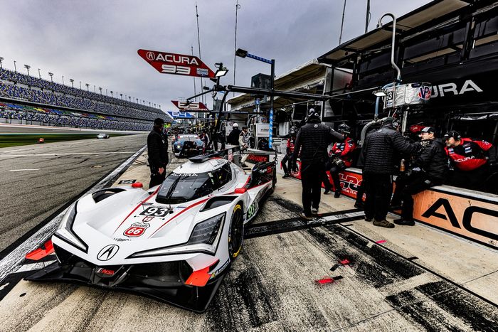 #93 Acura Meyer Shank Racing w/Curb Agajanian Acura ARX-06: Renger Van Der Zande, Nick Yelloly, Alex Palou, Kaku Ohta