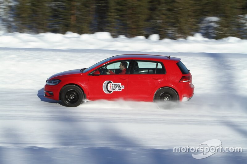 Презентація зимової шини WR Snowproof від Nokian Tyres