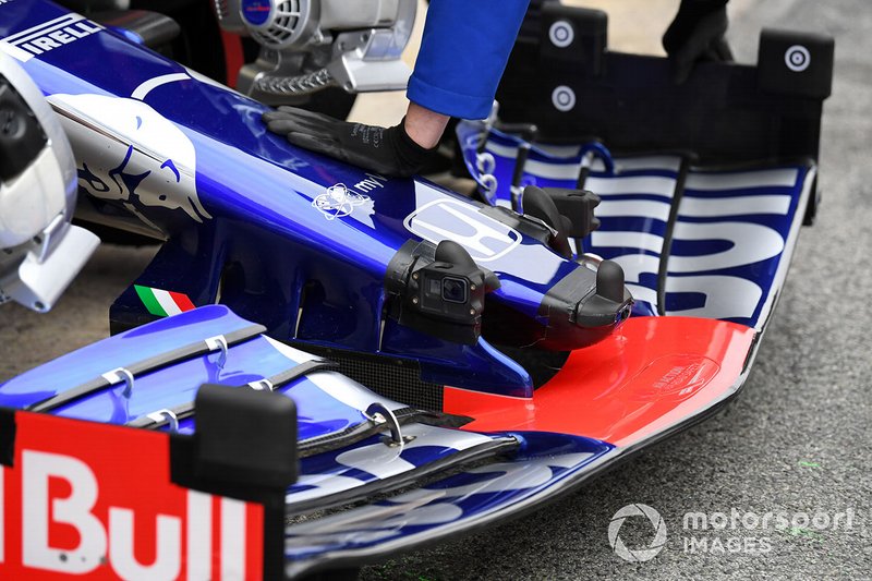 Ніс та переднє антикрило Scuderia Toro Rosso STR14