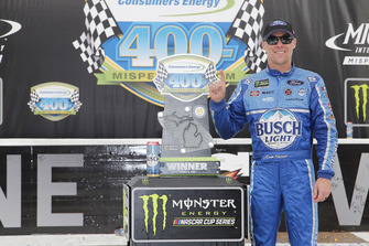 Kevin Harvick, Stewart-Haas Racing, Ford Fusion Busch Light / Mobil 1