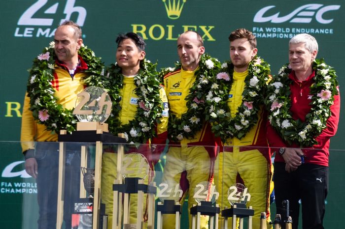 Podium: Race winner #83 AF Corse Ferrari 499P: Robert Kubica, Yifei Ye, Philip Hanson
