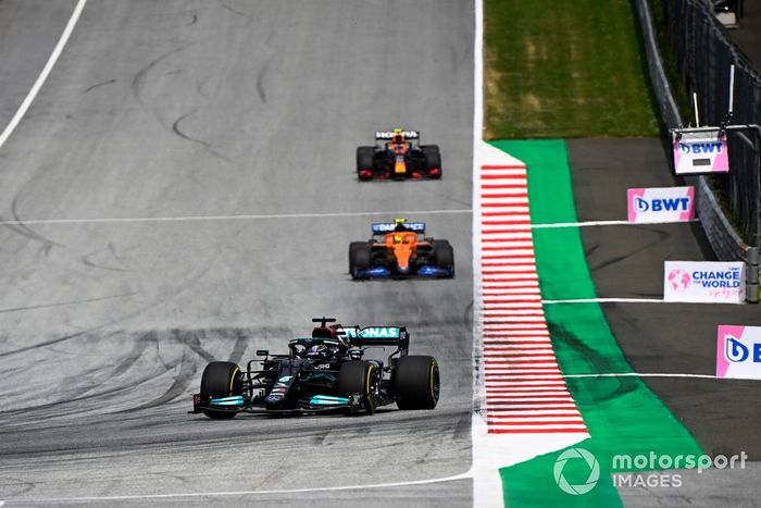 Lewis Hamilton, Mercedes W12, Lando Norris, McLaren MCL35M, Sergio Pérez, Red Bull Racing RB16B