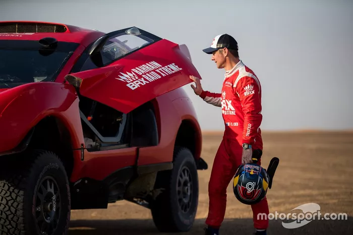 Sébastien Loeb con la decoración definitiva del BRX T1 Hunter